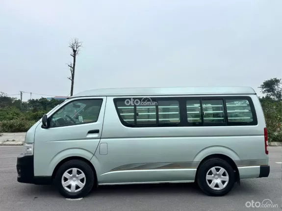Toyota Hiace 2011 - Bán Hiace tải van 3 chỗ đời 2011, máy xăng, tải 940kg, tên chính chủ
