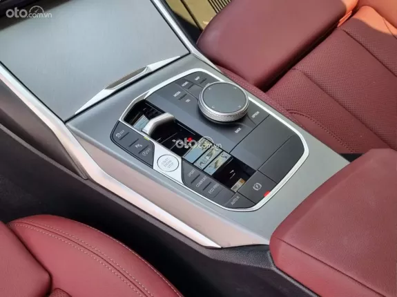 BMW 320i Sport Line 2025 - 6.000 km