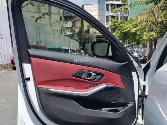 BMW 320i Sport Line 2025 - 6.000 km