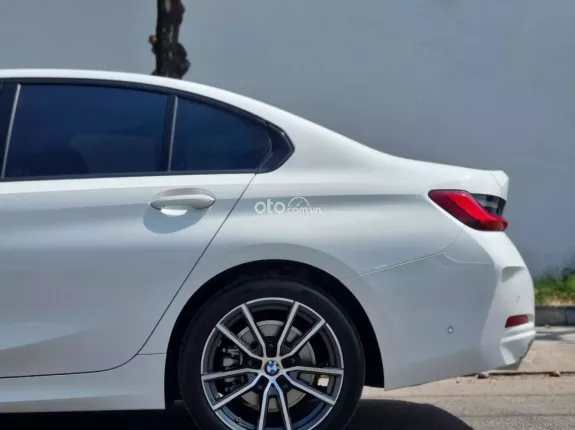 BMW 320i Sport Line 2025 - 6.000 km