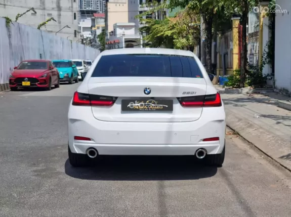 BMW 320i Sport Line 2025 - 6.000 km