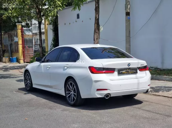 BMW 320i Sport Line 2025 - 6.000 km