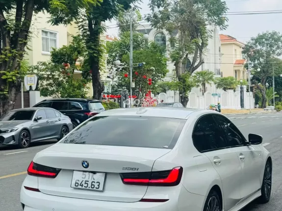 BMW 330i M Sport 2020 - Xe 1 chủ, full lịch sử hãng, bank 70%