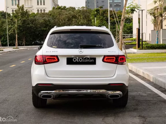 Mercedes-Benz GLC 200 4Matic 2021 - Phiên bản 4Matic dẫn động 4 bánh mạnh mẽ