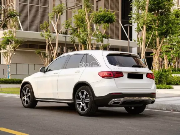 Mercedes-Benz GLC 200 4Matic 2021 - Phiên bản 4Matic dẫn động 4 bánh mạnh mẽ