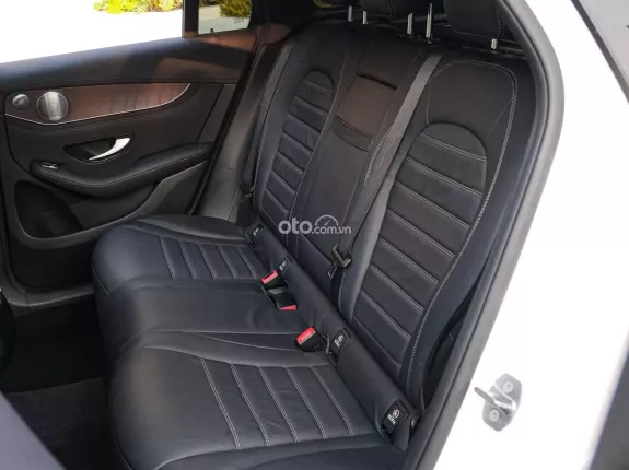 Mercedes-Benz GLC 200 4Matic 2021 - Phiên bản 4Matic dẫn động 4 bánh mạnh mẽ