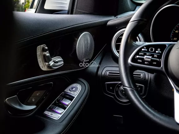 Mercedes-Benz GLC 200 4Matic 2021 - Phiên bản 4Matic dẫn động 4 bánh mạnh mẽ