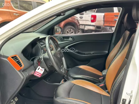 Hyundai i20 Active 1.4 AT 2015 - Hyundai i20 Active 1.4 AT 2015