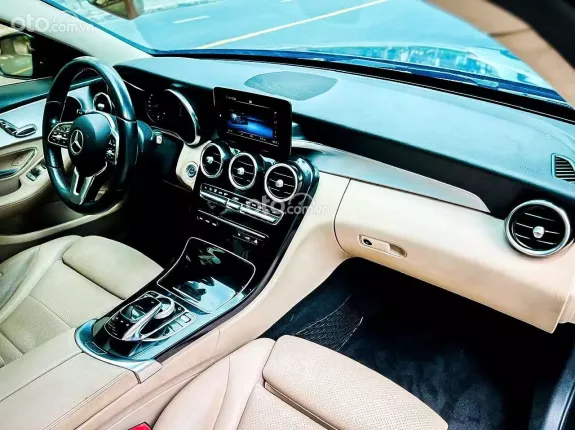 Mercedes-Benz C180 AMG 2020 - Mẫu xe đẳng cấp với nội thất sang trọng
