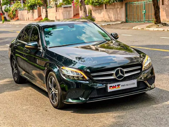 Mercedes-Benz C180 AMG 2020 - Mẫu xe đẳng cấp với nội thất sang trọng