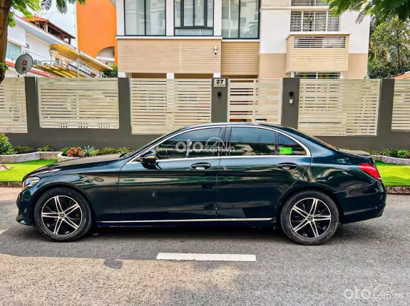 Mercedes-Benz C180 AMG 2020 - Mẫu xe đẳng cấp với nội thất sang trọng