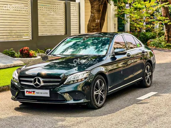 Mercedes-Benz C180 AMG 2020 - Mẫu xe đẳng cấp với nội thất sang trọng