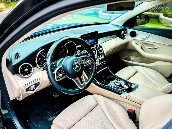 Mercedes-Benz C180 AMG 2020 - Mẫu xe đẳng cấp với nội thất sang trọng