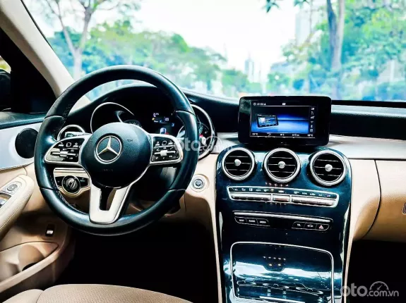 Mercedes-Benz C180 AMG 2020 - Mẫu xe đẳng cấp với nội thất sang trọng