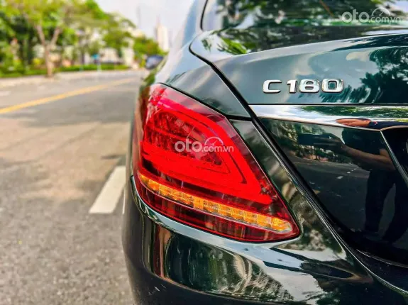 Mercedes-Benz C180 AMG 2020 - Mẫu xe đẳng cấp với nội thất sang trọng