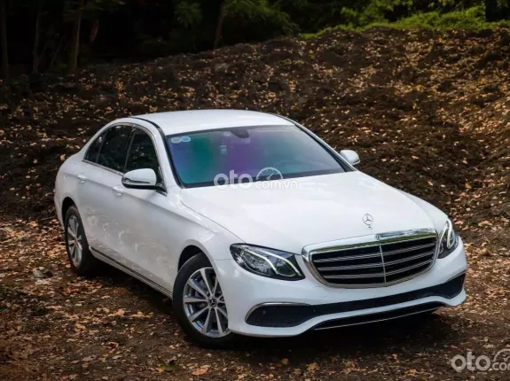 Mercedes-Benz E200 E200 2019 - Phiên bản cao cấp với nội thất da đen