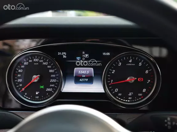 Mercedes-Benz E200 E200 2019 - Phiên bản cao cấp với nội thất da đen