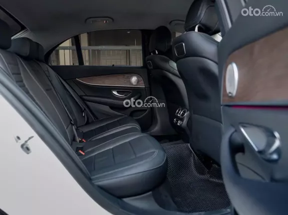 Mercedes-Benz E200 E200 2019 - Phiên bản cao cấp với nội thất da đen