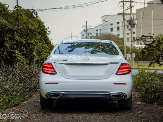 Mercedes-Benz E200 E200 2019 - Phiên bản cao cấp với nội thất da đen