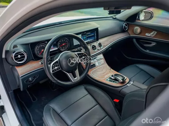 Mercedes-Benz E200 E200 2019 - Phiên bản cao cấp với nội thất da đen