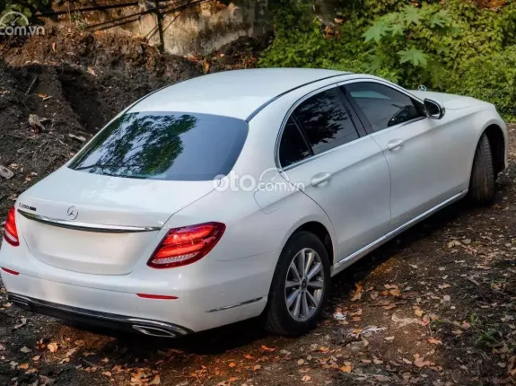 Mercedes-Benz E200 E200 2019 - Phiên bản cao cấp với nội thất da đen