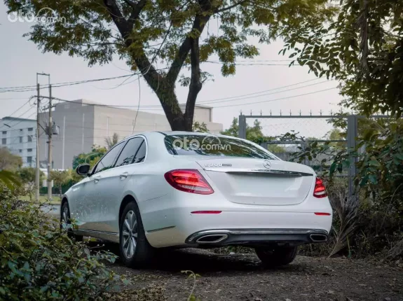 Mercedes-Benz E200 E200 2019 - Phiên bản cao cấp với nội thất da đen