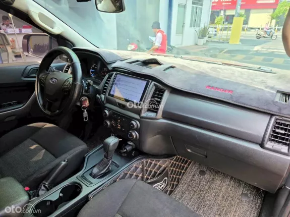 Ford Ranger XLS 2.0L 4x2 AT 2020 - Bán tải nhập khẩu Thái Lan, option đầy đủ