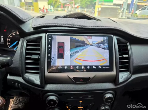 Ford Ranger XLS 2.0L 4x2 AT 2020 - Bán tải nhập khẩu Thái Lan, option đầy đủ