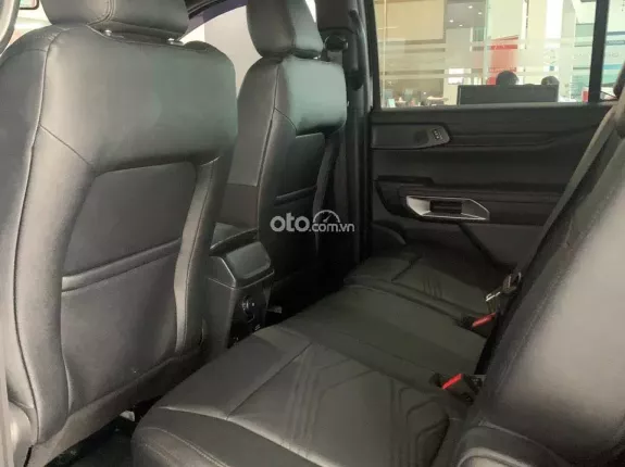 Ford Everest Titanium 2.0L AT 4WD 2023 - FORD EVEREST TITANIUM BI-TURBO 2022 2 CẦU MẪU MỚI