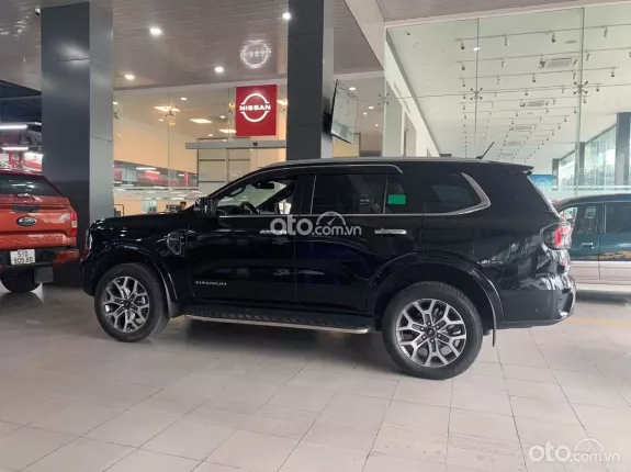 Ford Everest Titanium 2.0L AT 4WD 2023 - FORD EVEREST TITANIUM BI-TURBO 2022 2 CẦU MẪU MỚI