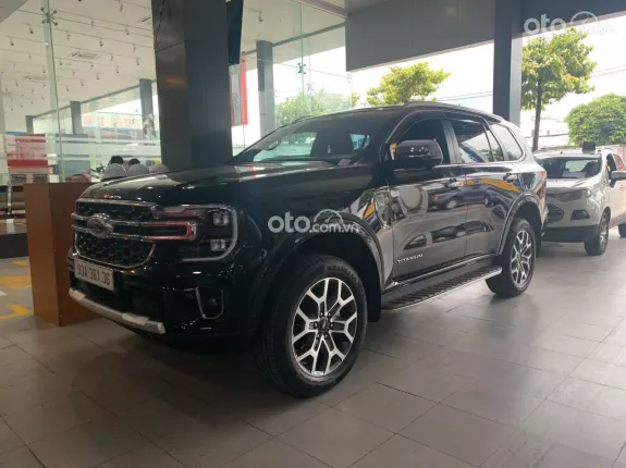Ford Everest Titanium 2.0L AT 4WD 2023 - FORD EVEREST TITANIUM BI-TURBO 2022 2 CẦU MẪU MỚI