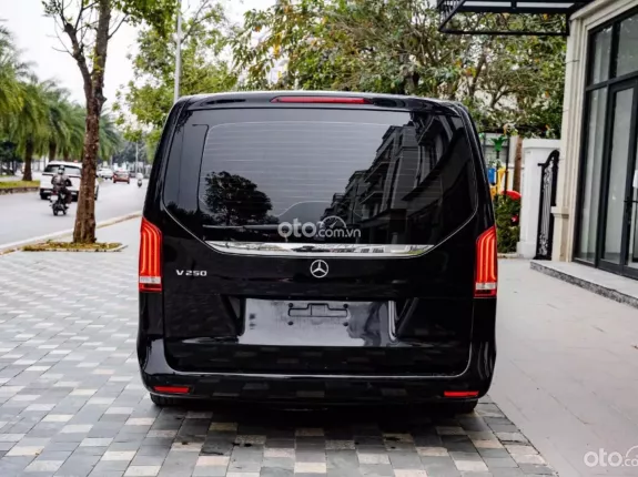 Mercedes-Benz V250 Luxury 2020 - MPV cao cấp với nội thất xa hoa