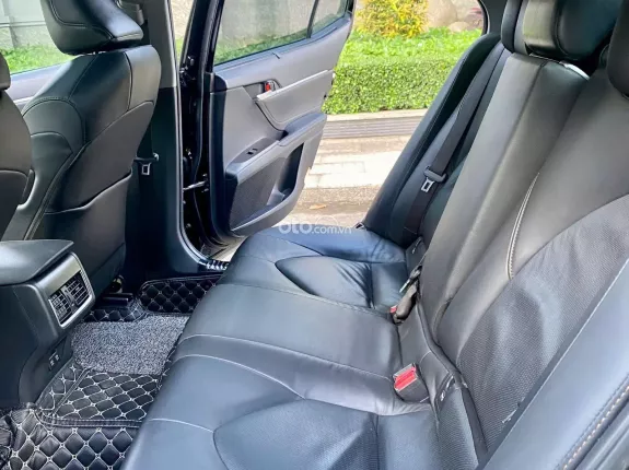 Toyota Camry 2.0Q 2022 - Odo thấp, xe còn như mới