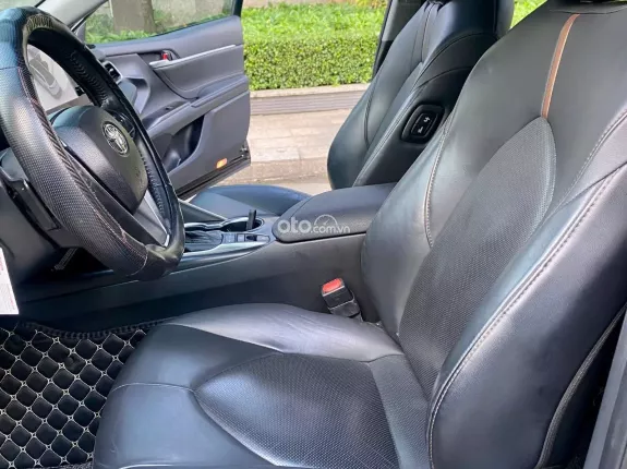 Toyota Camry 2.0Q 2022 - Odo thấp, xe còn như mới