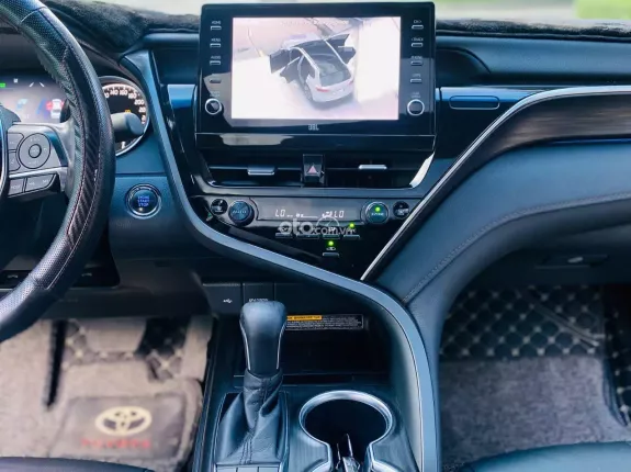 Toyota Camry 2.0Q 2022 - Odo thấp, xe còn như mới