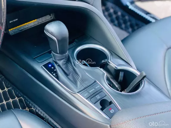 Toyota Camry 2.0Q 2022 - Odo thấp, xe còn như mới