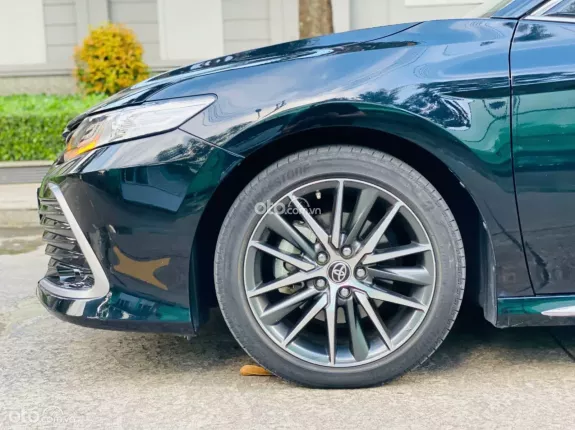 Toyota Camry 2.0Q 2022 - Odo thấp, xe còn như mới