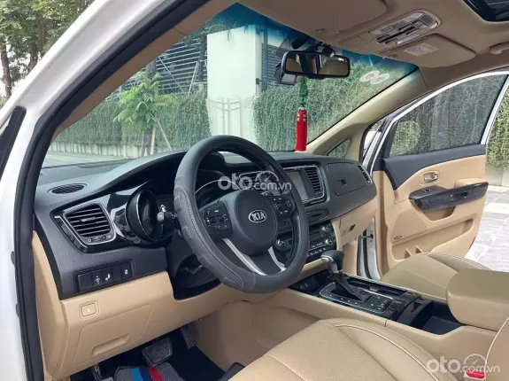 Kia Sedona 2.2 DATH 2017 - Kia Sedona 2.2 DATH 2017