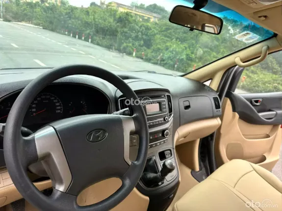 Hyundai Grand Starex 2.5 MT 2017 - Bán Starex 9 chỗ máy dầu đời 2017 nhập khẩu Hàn Quốc