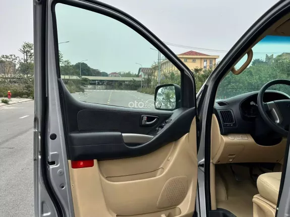 Hyundai Grand Starex 2.5 MT 2017 - Bán Starex 9 chỗ máy dầu đời 2017 nhập khẩu Hàn Quốc