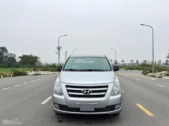 Hyundai Grand Starex 2.5 MT 2017 - Bán Starex 9 chỗ máy dầu đời 2017 nhập khẩu Hàn Quốc