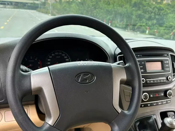 Hyundai Grand Starex 2.5 MT 2017 - Bán Starex 9 chỗ máy dầu đời 2017 nhập khẩu Hàn Quốc