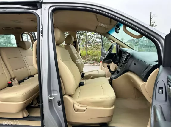 Hyundai Grand Starex 2.5 MT 2017 - Bán Starex 9 chỗ máy dầu đời 2017 nhập khẩu Hàn Quốc