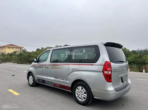 Hyundai Grand Starex 2.5 MT 2017 - Bán Starex 9 chỗ máy dầu đời 2017 nhập khẩu Hàn Quốc