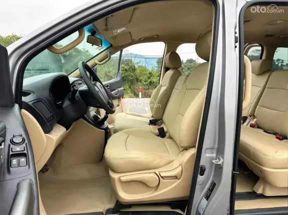 Hyundai Grand Starex 2.5 MT 2017 - Bán Starex 9 chỗ máy dầu đời 2017 nhập khẩu Hàn Quốc