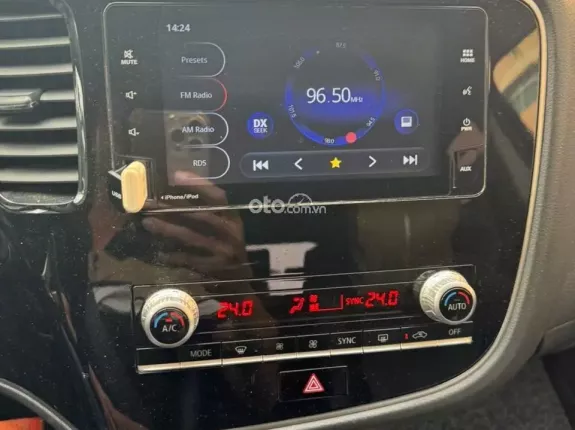 Mitsubishi Outlander 2.0 CVT Premium 2021 - 1 chủ sử dụng, xe đẹp