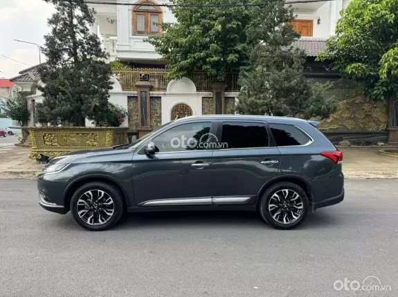 Mitsubishi Outlander 2.0 CVT Premium 2021 - 1 chủ sử dụng, xe đẹp
