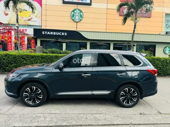 Mitsubishi Outlander 2.0 CVT Premium 2021 - 1 chủ sử dụng, xe đẹp