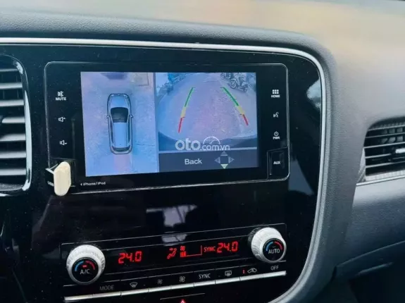 Mitsubishi Outlander 2.0 CVT Premium 2021 - 1 chủ sử dụng, xe đẹp