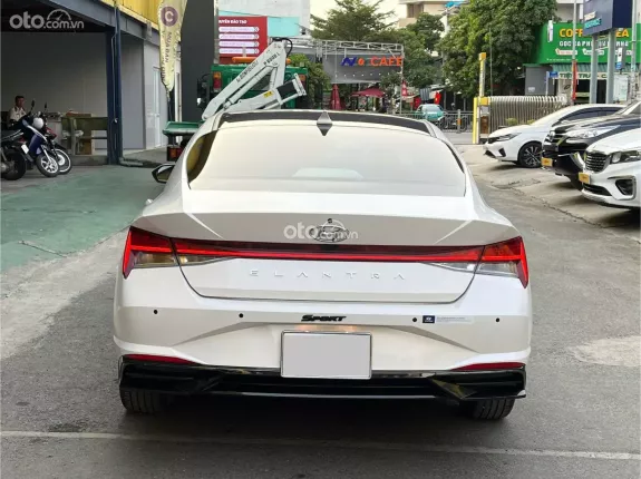 Hyundai Elantra 1.6 AT Đặc biệt 2024 - Xe 1 chủ từ đầu, nội thất còn mới nguyên
